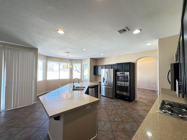 Building Photo - Discovery Hills