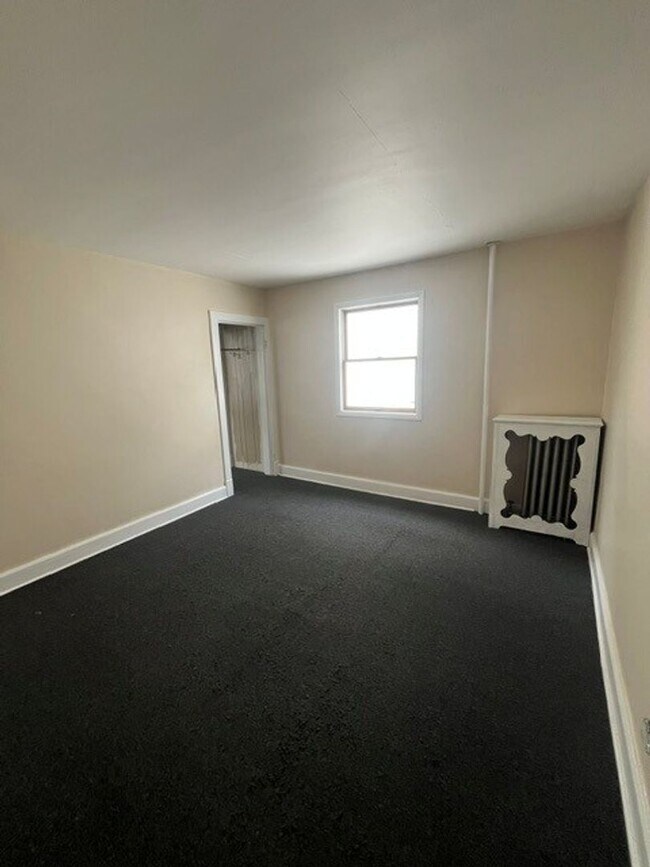 Building Photo - 3 bedroom 1 bathroom