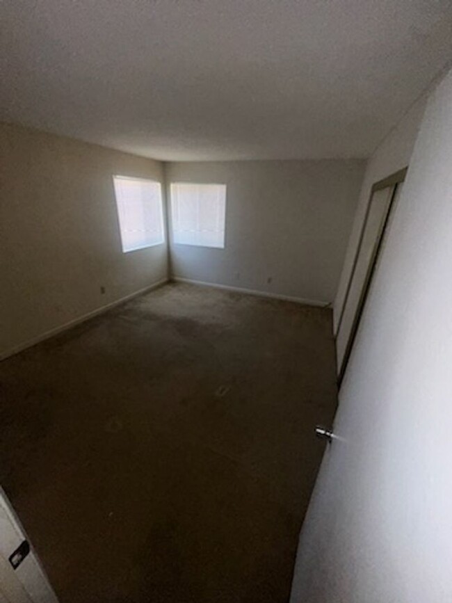 Building Photo - BOTTOM FLOOR CONDO IN GATED COMMUNITY