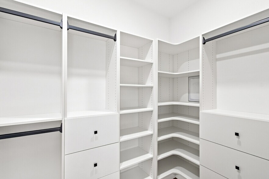 Building Photo - 37 Esfahan Dr