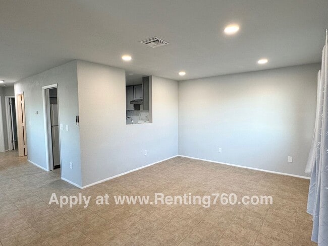 Building Photo - Newly Remodeled 2 Bed 1 Bath Near Downtown!