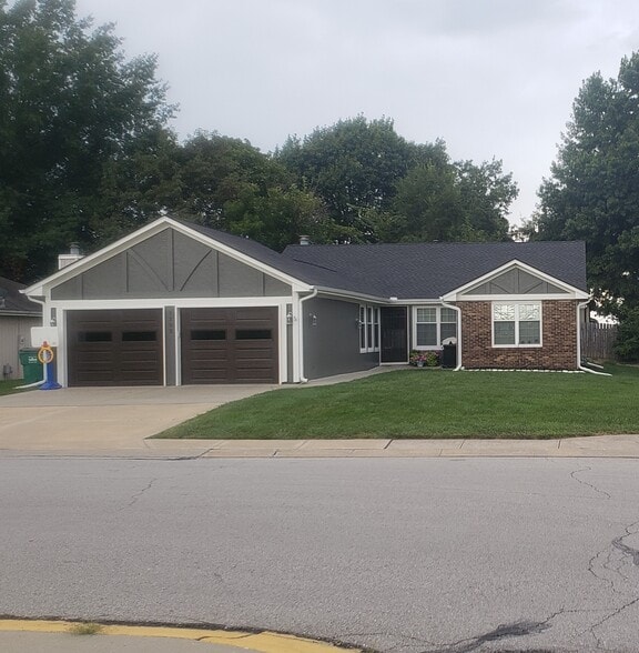 Primary Photo - 1102 Hampton Dr