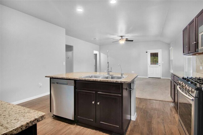 Building Photo - 704 Red Tails Dr