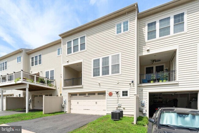 Building Photo - 42524 Rowderbury Square