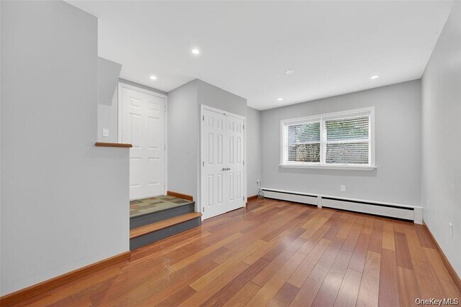 Building Photo - 155 Roselawn Rd