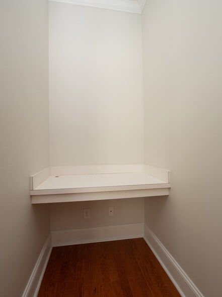 computer nook in kitchen area - 1814 Tennyson Row