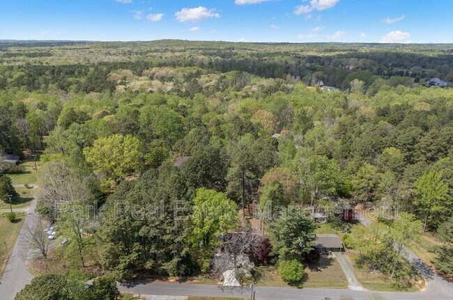 Building Photo - 8907 Rollingwood Rd