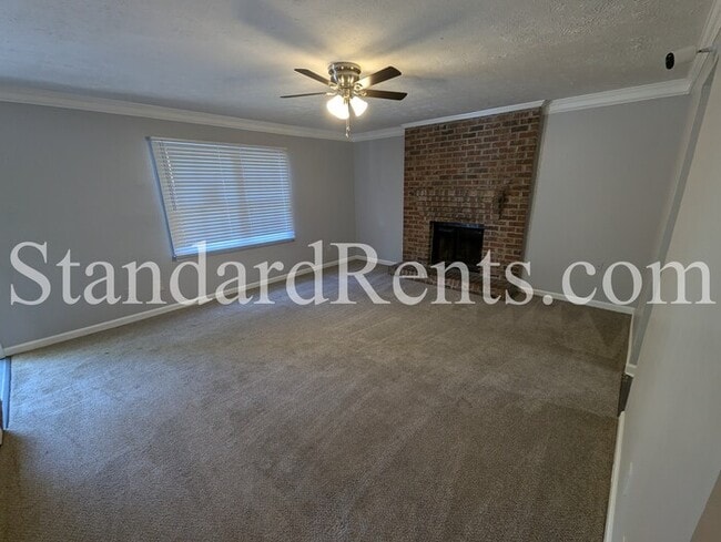 Building Photo - 2870 Spruce Cir