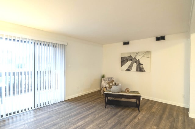 Building Photo - 800 Brook Dr