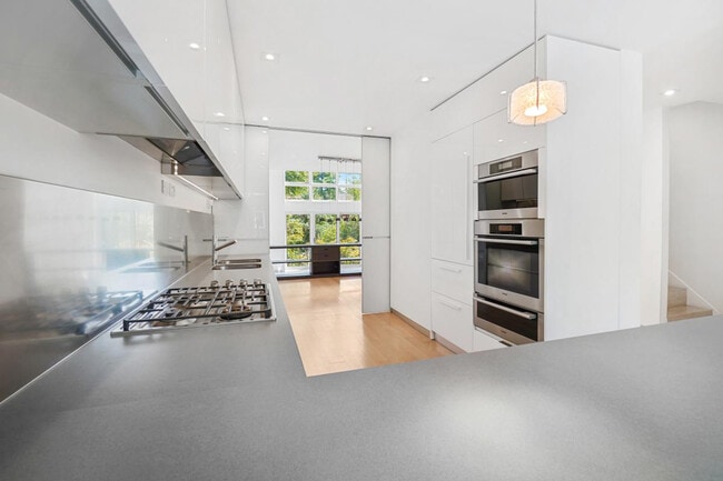 Building Photo - 3927 Georgetown Ct NW