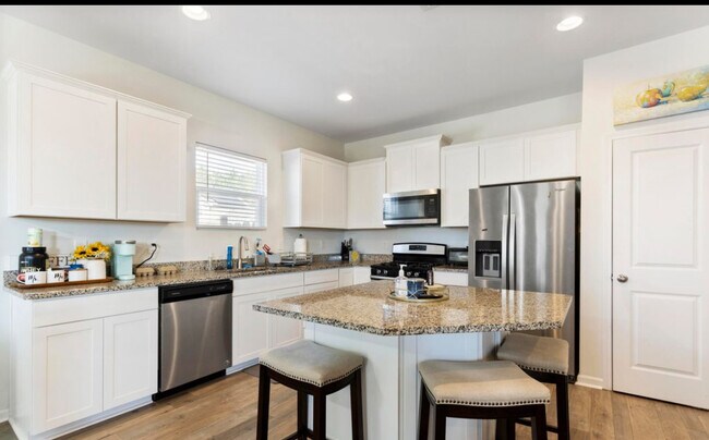 Building Photo - 6469 Lucerna Pl