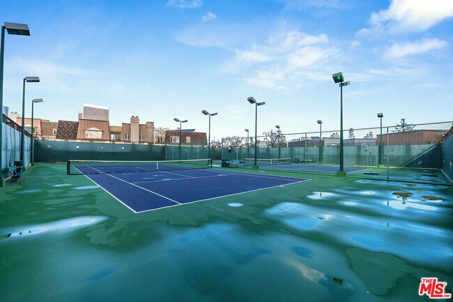 Building Photo - 2222 Ave of the Stars