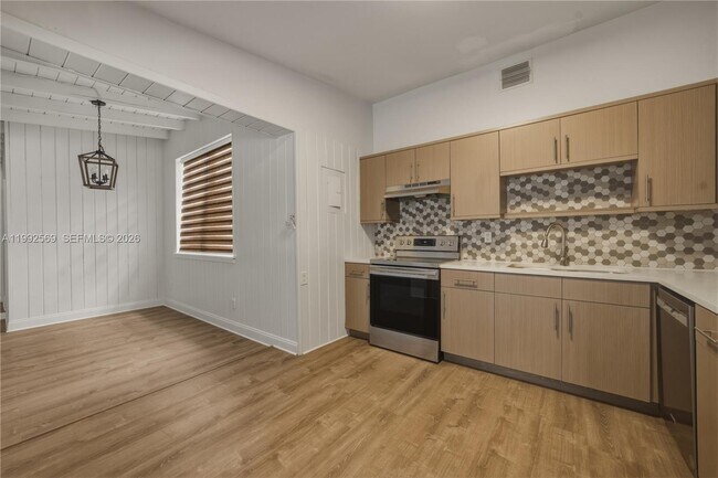 Building Photo - 3825 SW 33rd St