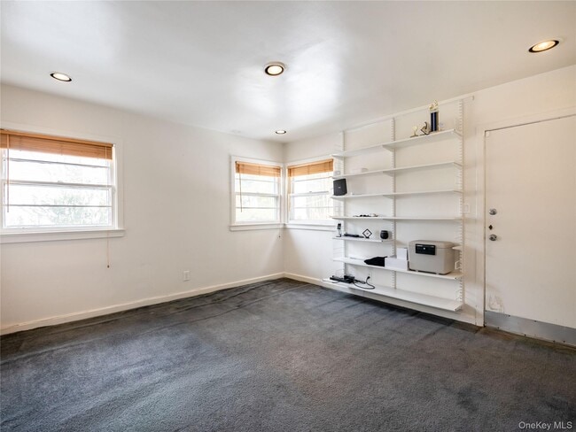 Building Photo - 127 Wooleys Ln