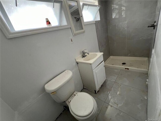 Building Photo - 123 Monhagen Ave