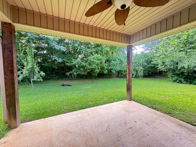 Building Photo - 3 Bed 2 Bath Townhouse in Ruston!