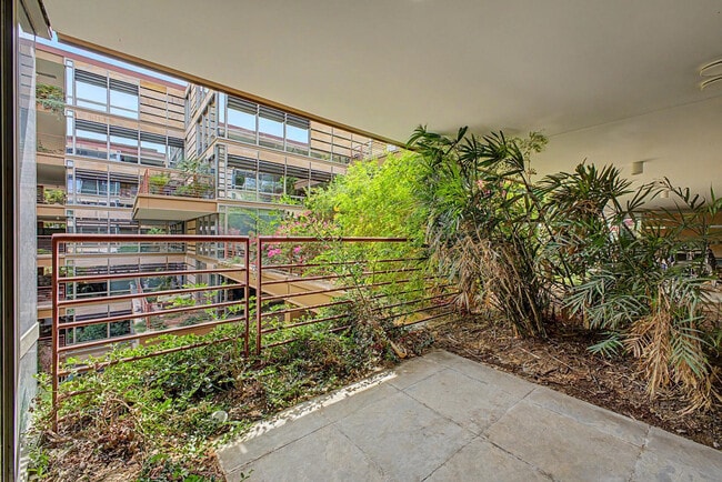 Building Photo - 7147 E Rancho Vista Dr