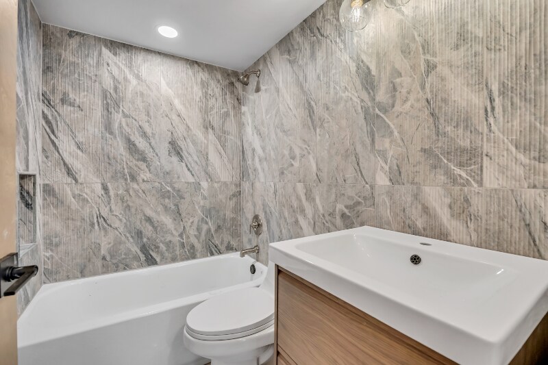 Building Photo - 673 E 6th Ave