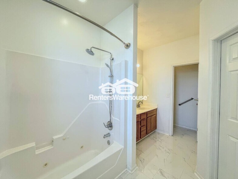 Building Photo - 1405 Church St