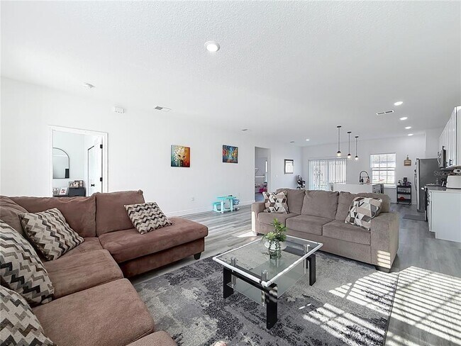 Building Photo - 16950 SW 42 Ave