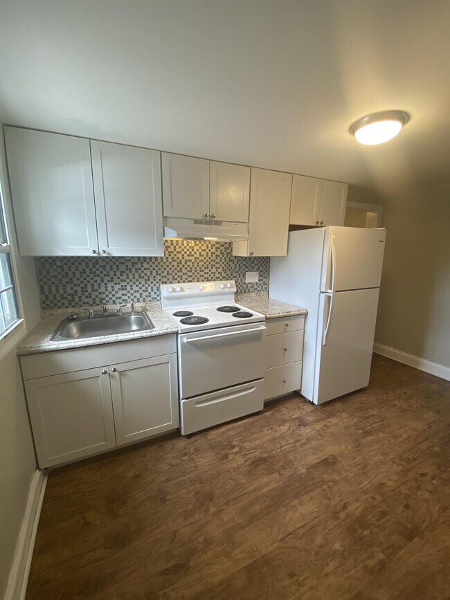 Building Photo - 2205 Russelldale Ave