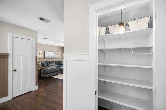 Building Photo - 419 Morningbird Ct