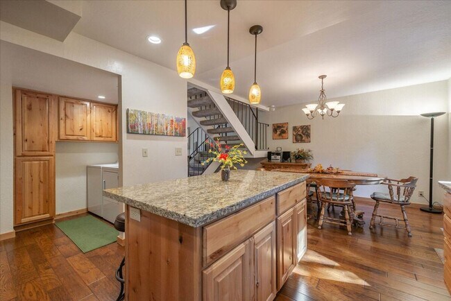 Building Photo - Lake Forest 3 Bedroom Ski Lease
