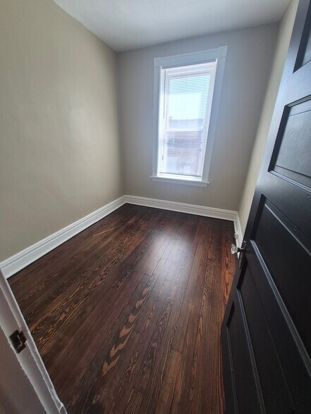 Building Photo - 805 Eichelberger St