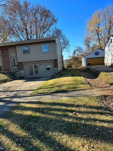 Building Photo - 11210 Pyramid Rd