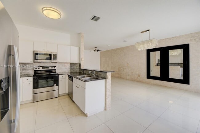 Building Photo - 8039 NW 108th Pl