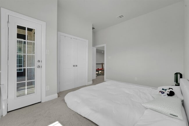 Building Photo - 3520 Helios Ln
