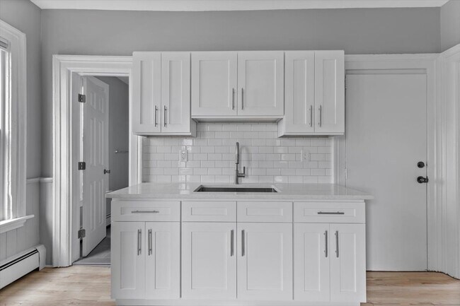 Building Photo - 55 Admiral St