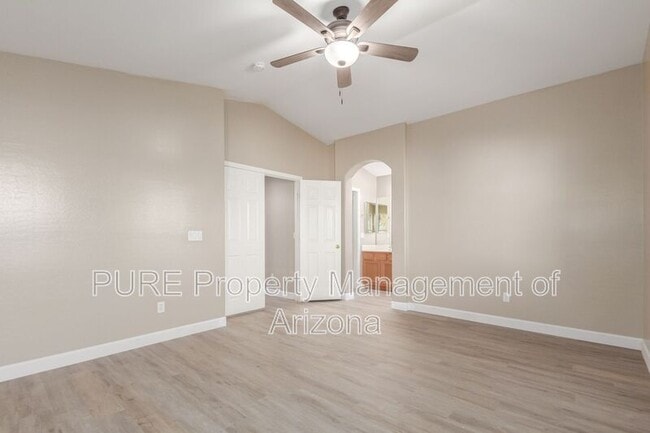 Building Photo - 10512 W Almeria Rd