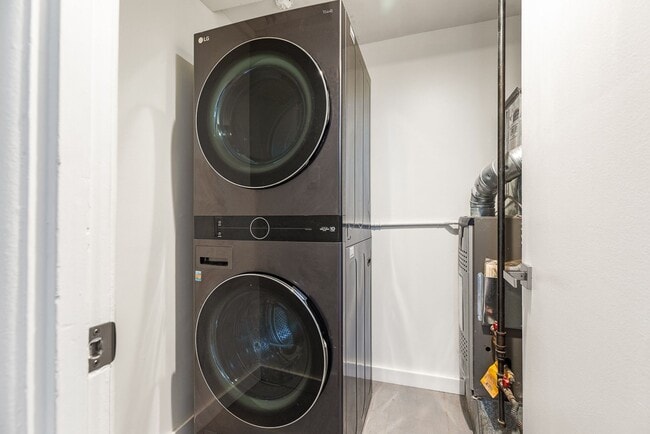 Building Photo - 3 bedroom 1.75 bath House