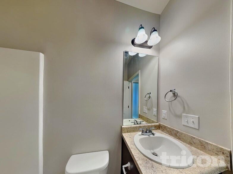 Building Photo - 1124 Hartwell Rd