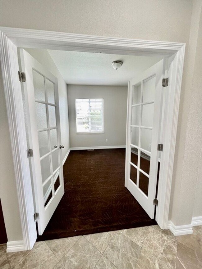 Building Photo - Stunning 4 Bed/4 Bath Home in Banning Lewis Ranch