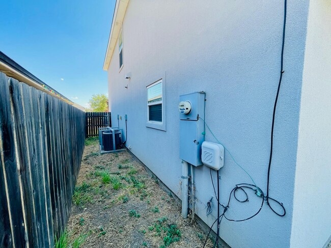 Building Photo - 1918 Aransas Pass Dr