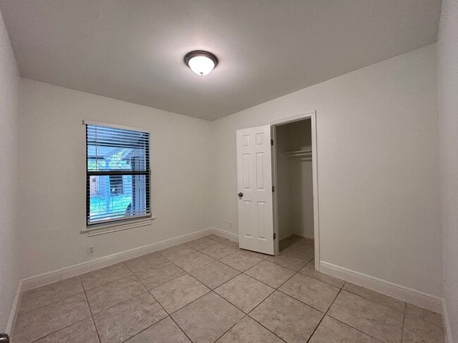 Building Photo - 6200 Palm Cir