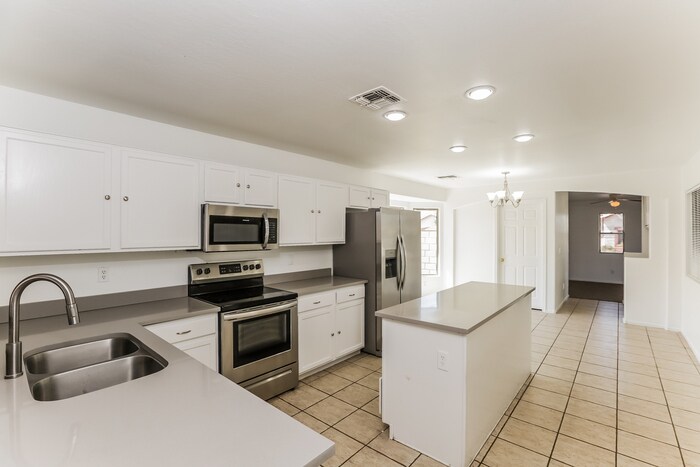 Building Photo - 2241 S 85th Dr