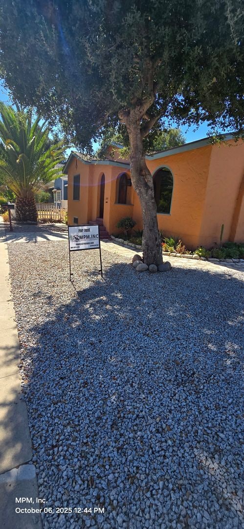 Building Photo - 3 Bedroom 1.5 bath with large basement  and carport.