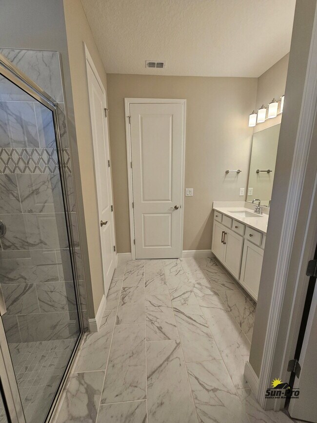 Building Photo - 379 Birkdale Dr