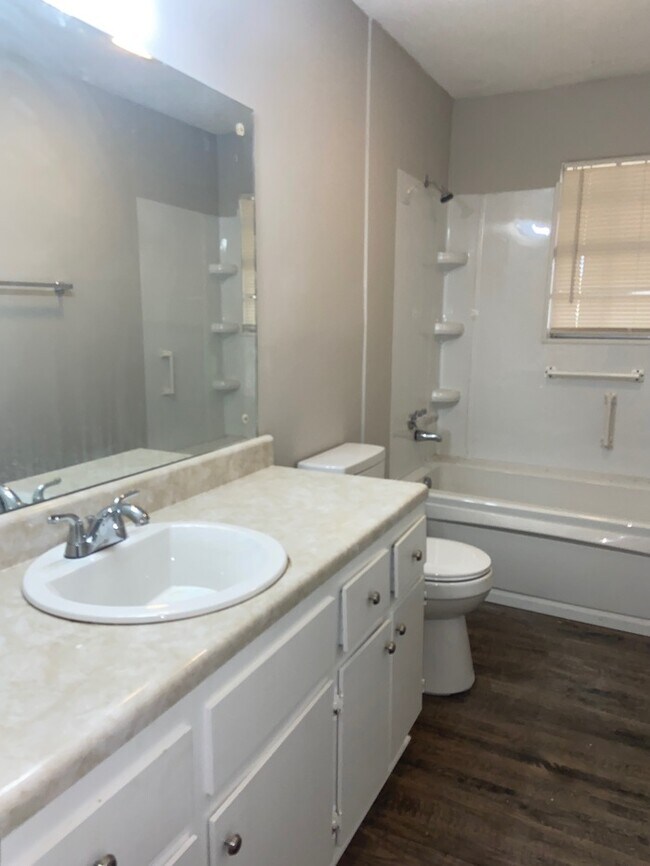 Building Photo - 600 20th Ct NE Center Point, AL 35215