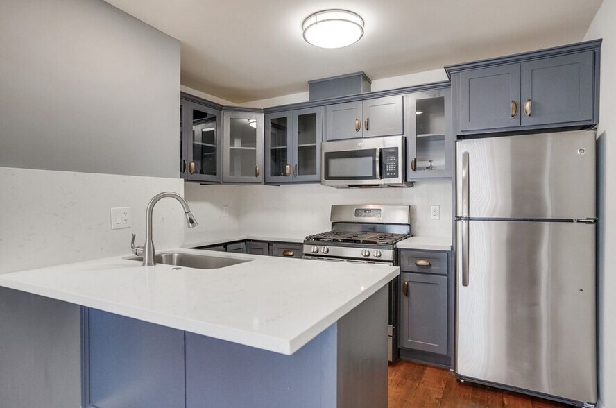 Interior Photo - 4040-4060 S Hoover St (B)