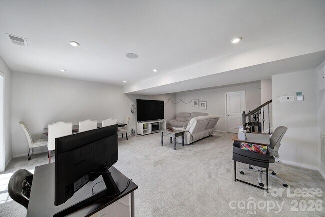 Building Photo - 6710 Carradale Way