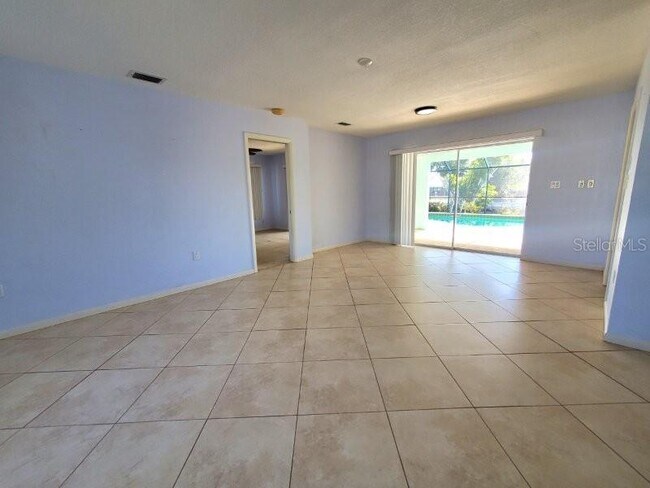 Building Photo - 2281 Vía Seville