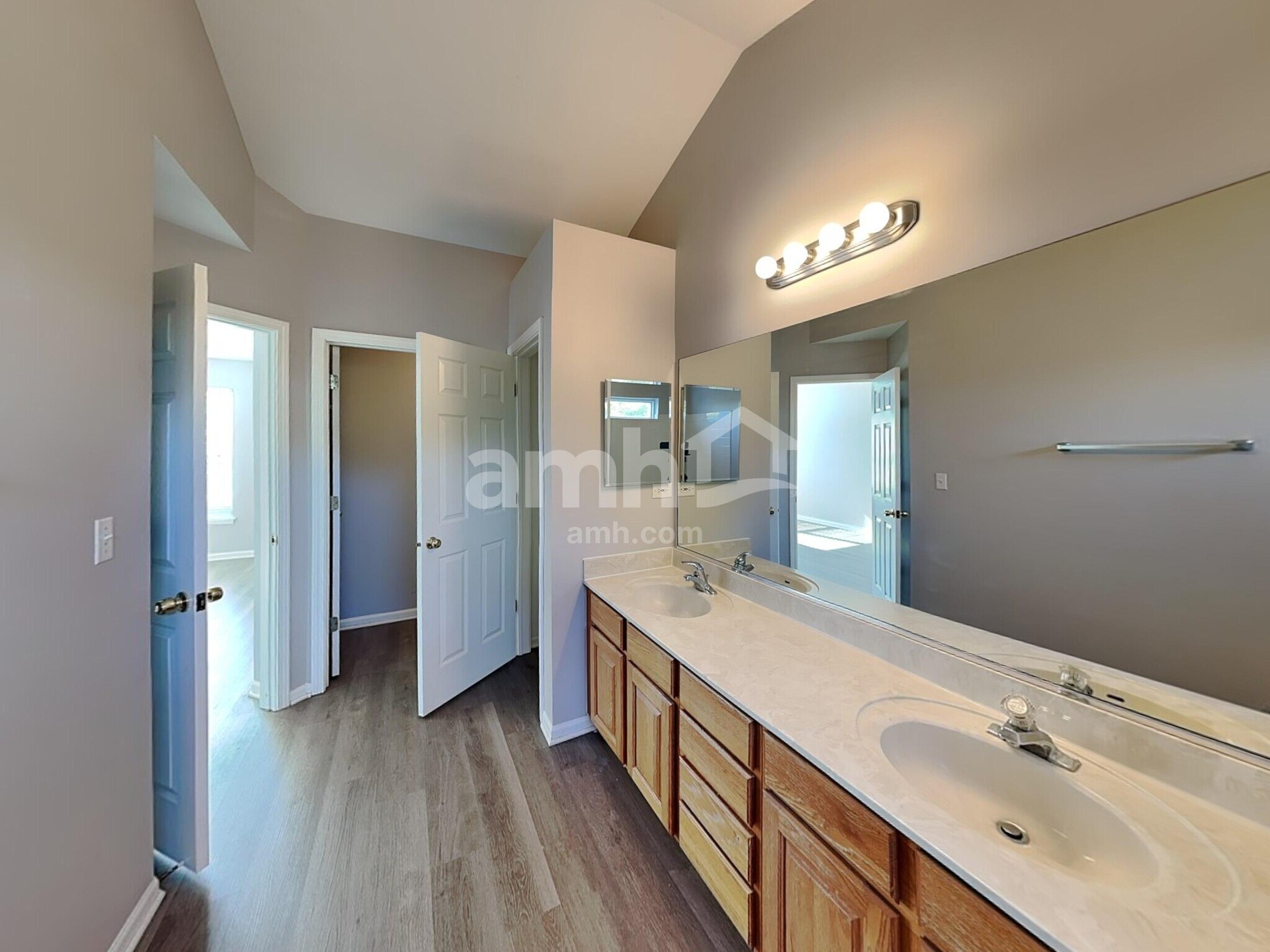 Building Photo - 2990 Waters Edge Cir