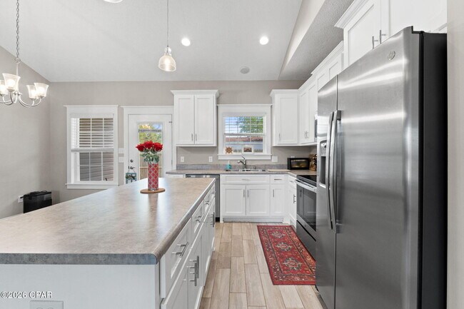 Building Photo - 5206 Robins Ct