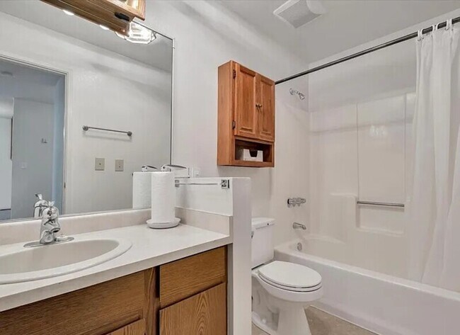 Building Photo - 106 Vista Prieta Ct