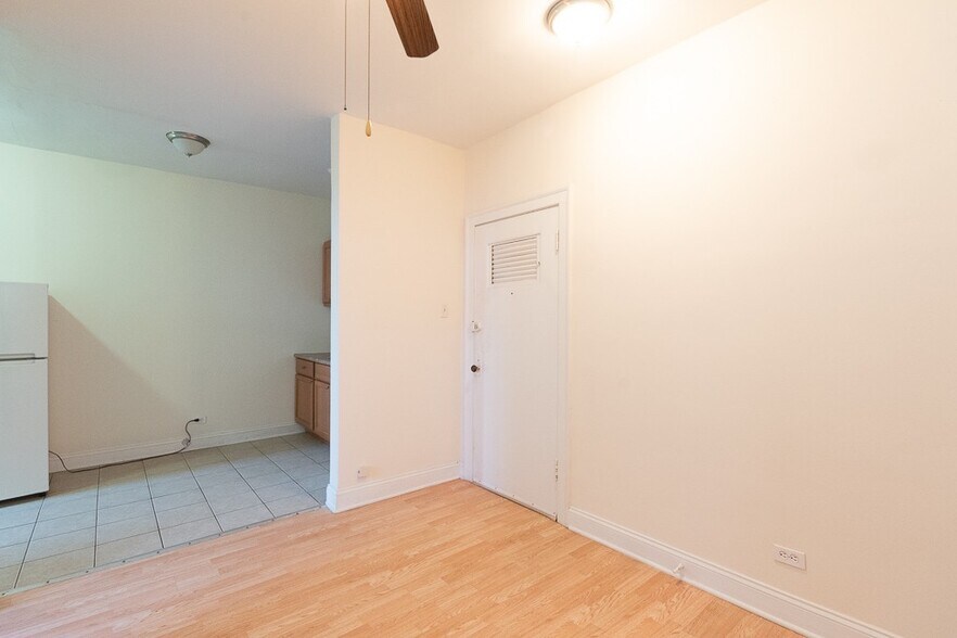 Building Photo - 4854 N Damen Ave