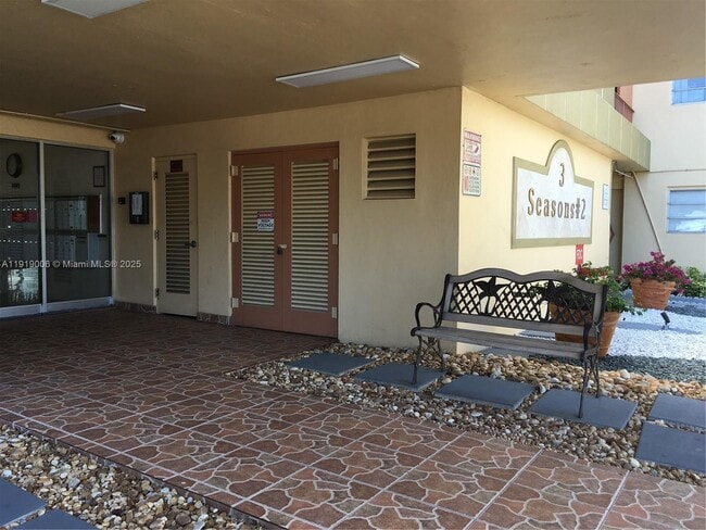 Building Photo - 16400 NE 17th Ave